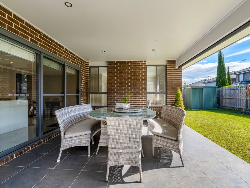 90 Fairfax Street, The Ponds