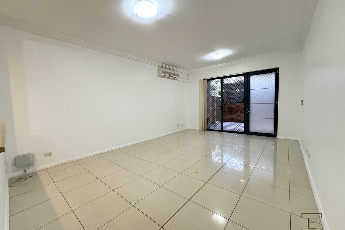 8 / 2 Tavistock Road, Homebush West
