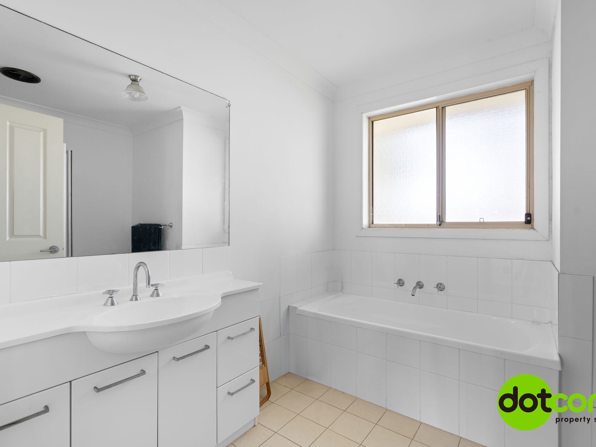 4 / 19-20 Middle Tree Close, Hamlyn Terrace