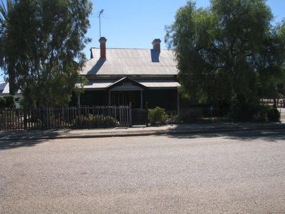 1 Spring Street, Doodlakine