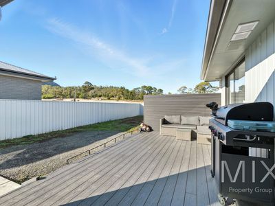 10 Bluetongue Drive, Magra