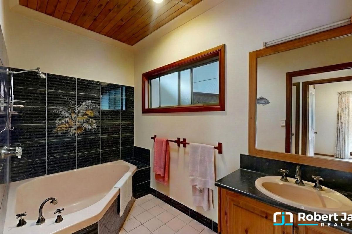 6 Terrens Court, Tewantin