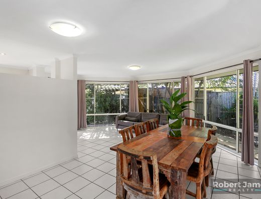 5 BEDROOM HOME WITH PARK RESERVE BACKDROP image 2