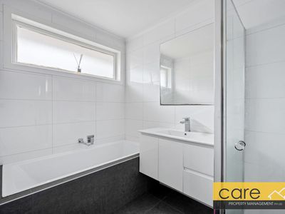 15 Oaktree Drive, Hampton Park