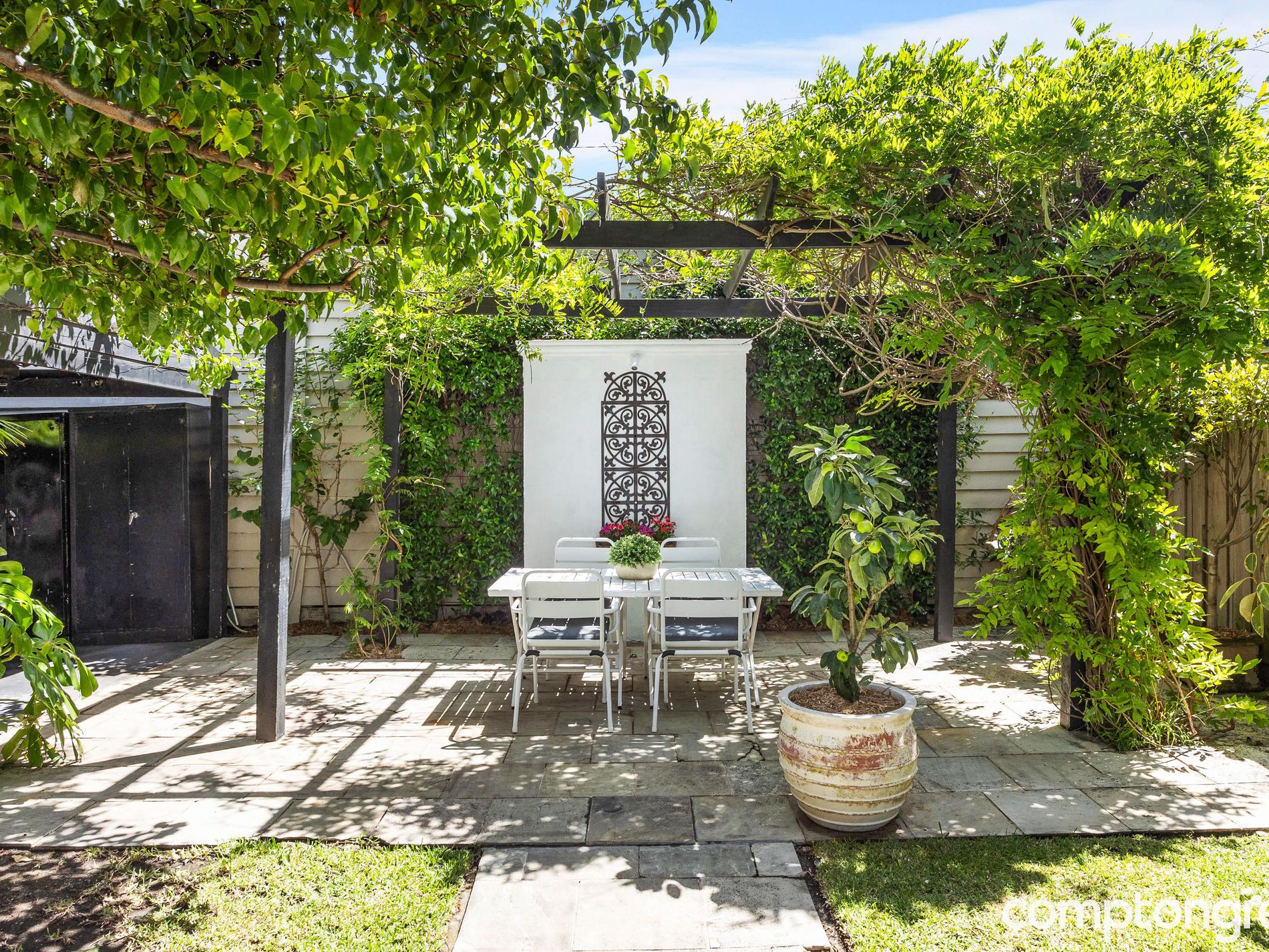 239 Douglas Parade, Newport