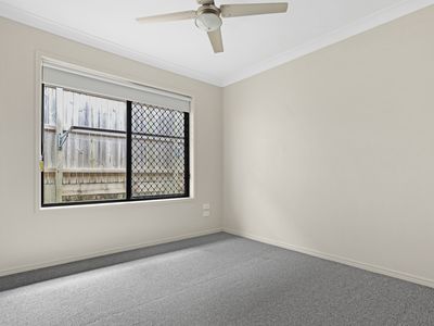 10 Daisy Street, Springfield Lakes
