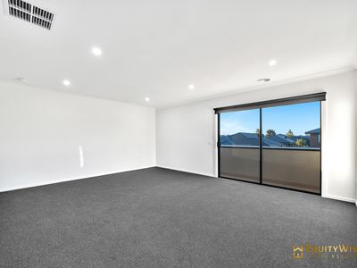 6 Neagh Street, Manor Lakes