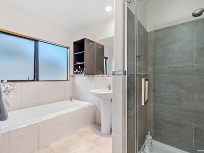 16 Maybole Drive, Flat Bush