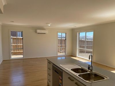 10 Lamaro Way, Wyndham Vale