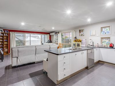 32 Lilly Crescent, Kallangur