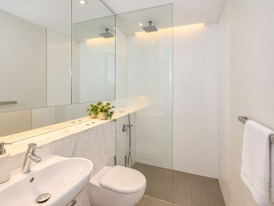 2004 / 8 Adelaide Terrace, Perth