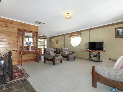 32 Scullys Lane, Heathcote