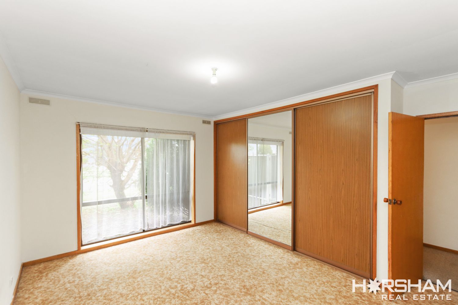 1 / 9 Young Street, Horsham