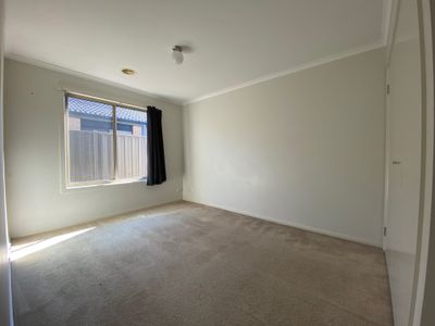30 Clearwater Rise Parade, Truganina