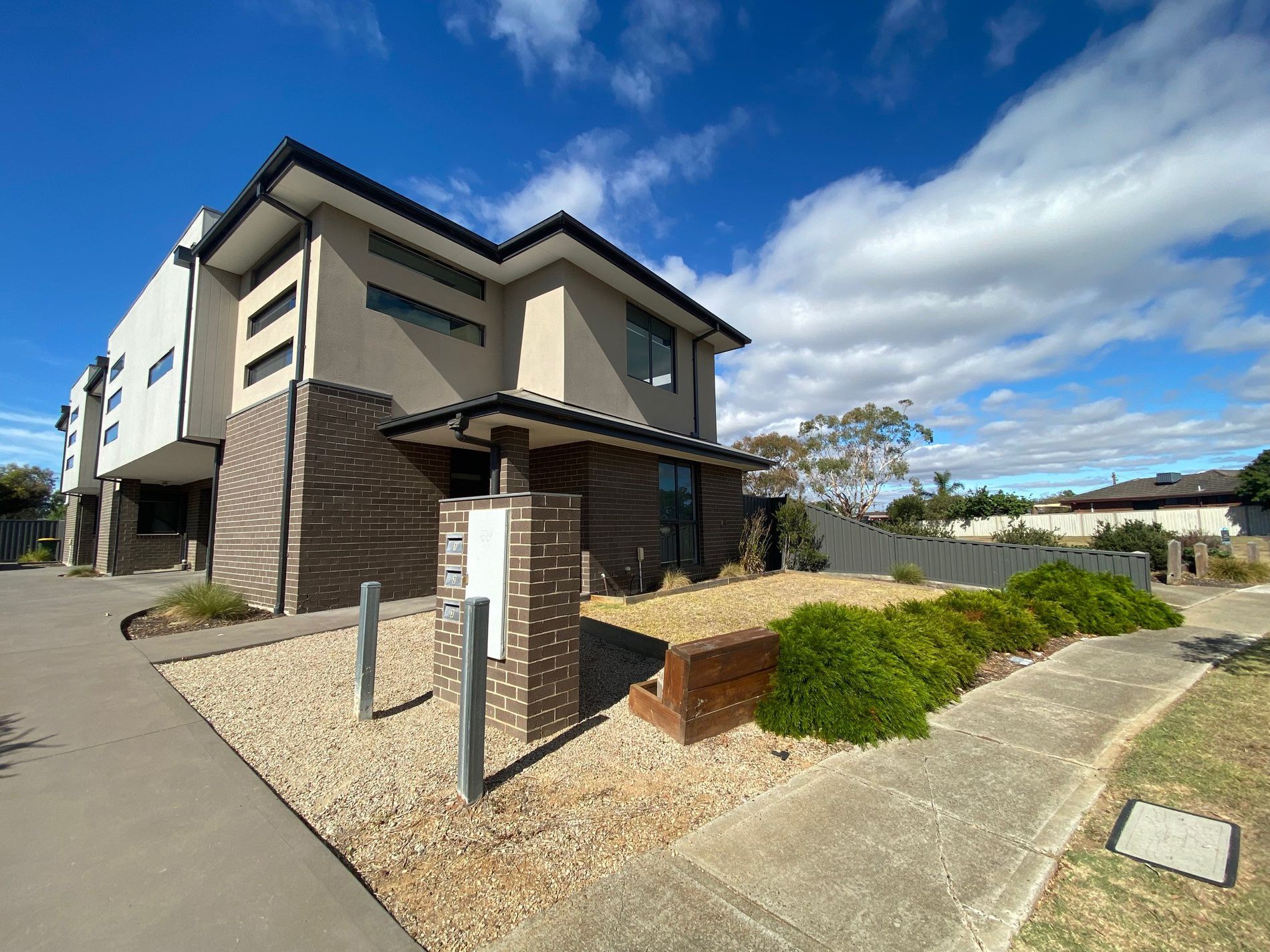 2 / 24 Tamarind Crescent, Werribee