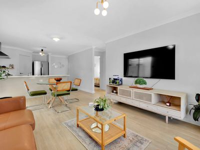 4 Golden Way, Piara Waters