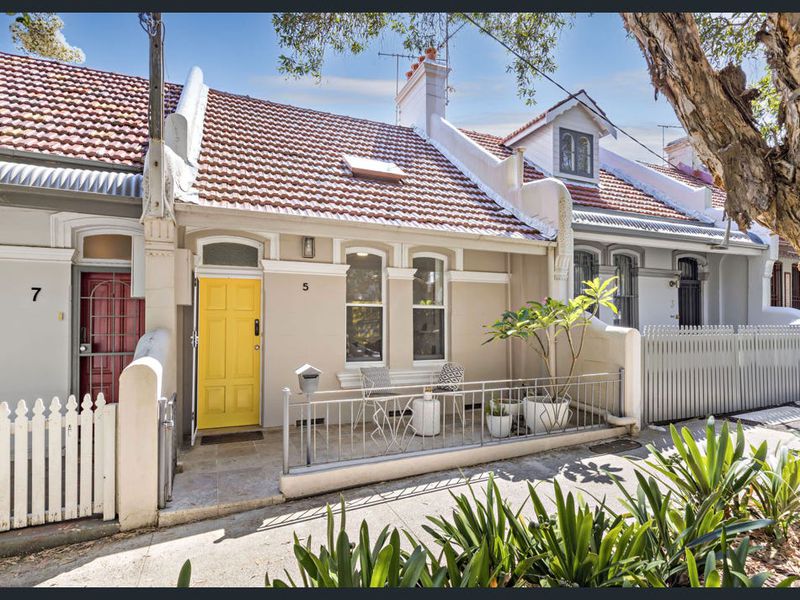 5 Pine Street, Newtown