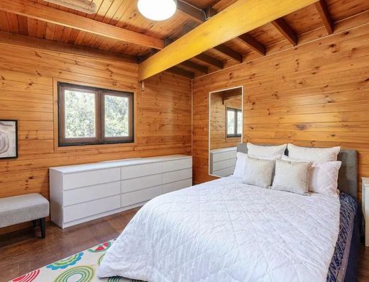 Enter Acreage Freedom with Exceptional Multi-Generational Versatility image 12