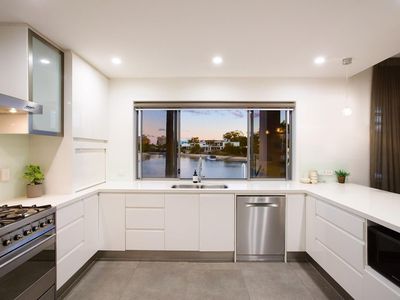 28 Summerland Key, Broadbeach Waters