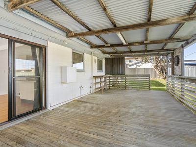 4 South Pacific Crescent, Ulladulla