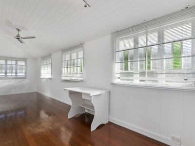 1 / 120 Cypress, Torquay