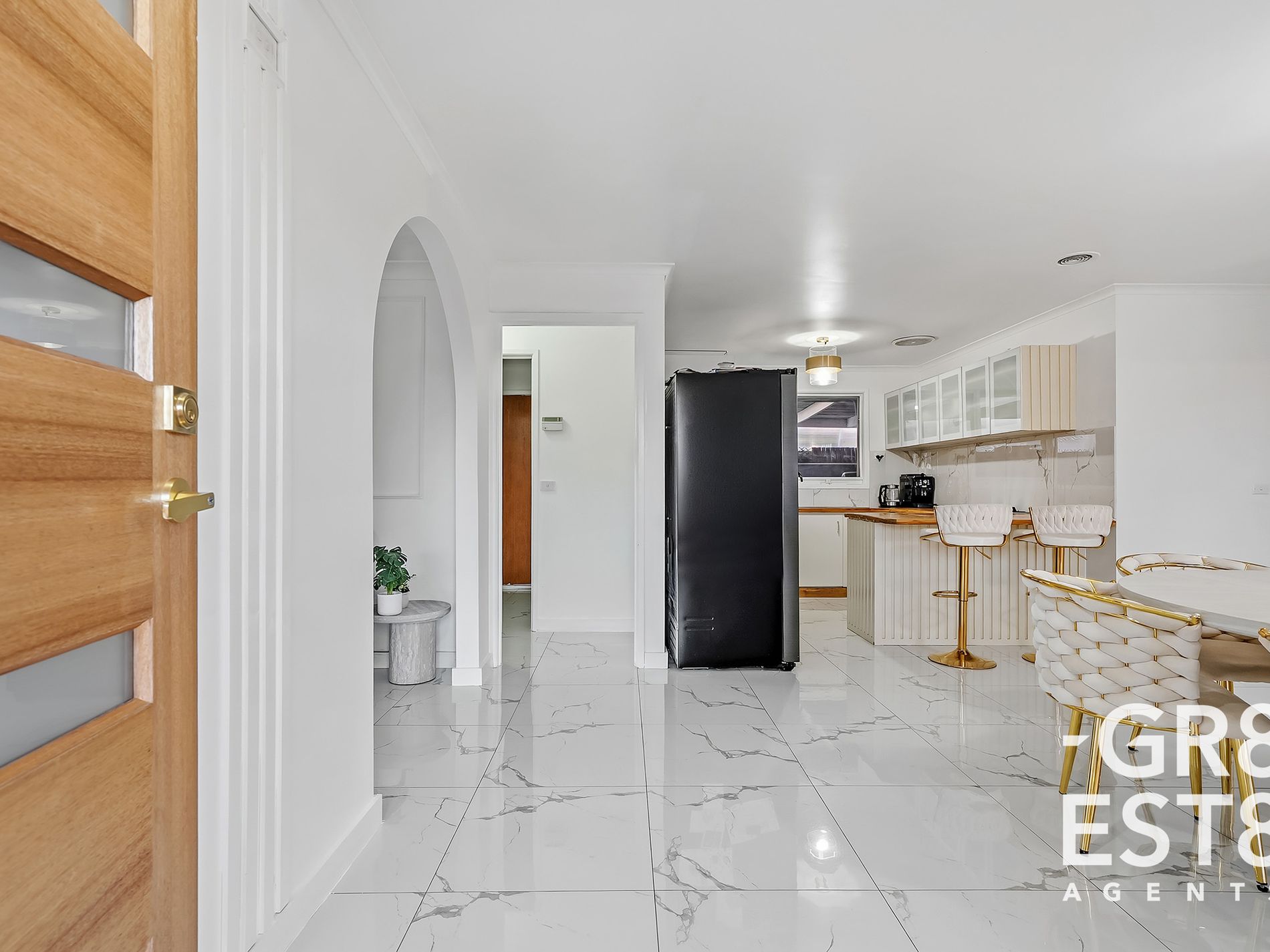 27 Lansell Drive, Cranbourne North