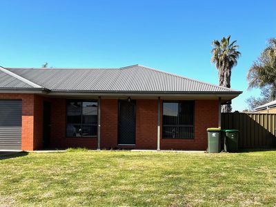 2B Thornett Place, Dubbo