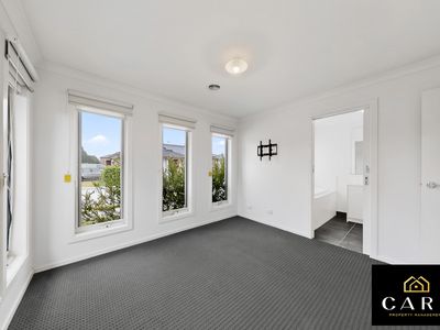 34 Manchester Boulevard, Officer