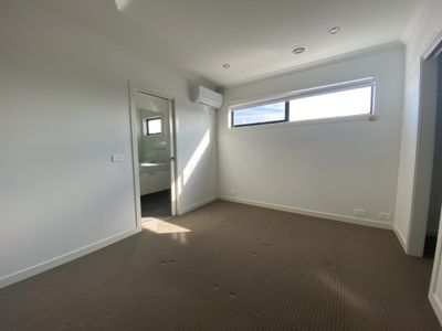 6 Nostrand Walk, Point Cook