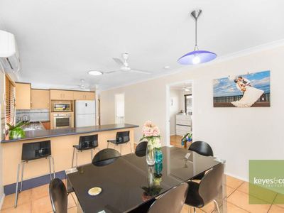 7 Santiago Court, Mount Louisa