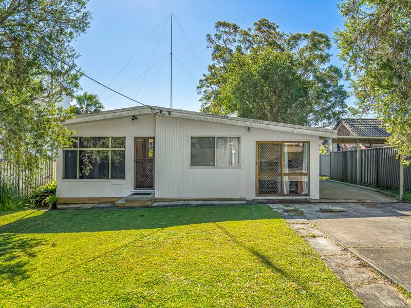 43 Lake Road, Balcolyn