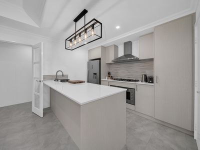 33A Stroughton Road, Westminster