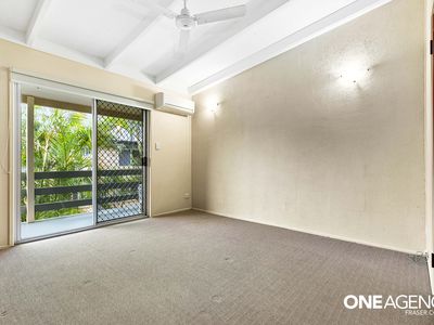 3 / 3 King Street, Urangan