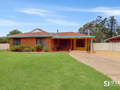 9 Springfield Way, Dubbo