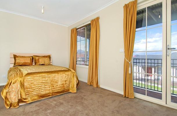 2 Roanoke Green, Craigieburn