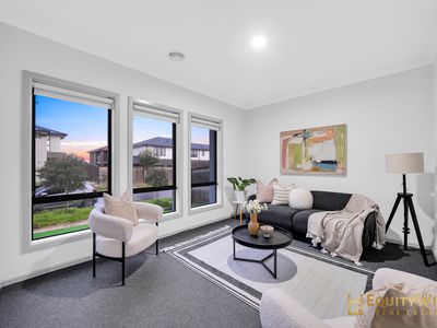 3 Farmingdale Street, Manor Lakes