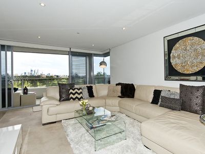 305 / 30 The Circus, Burswood