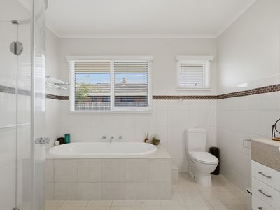 7 Ashley Court, Sale