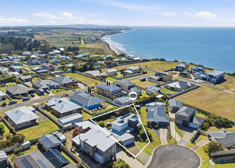 8 Aquarius Court, Portland North