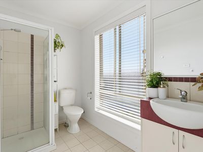 1 / 5 HOSKEN STREET, Altona Meadows