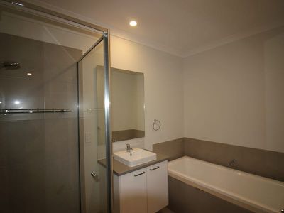 33 Cootamundra Drive, Armstrong Creek