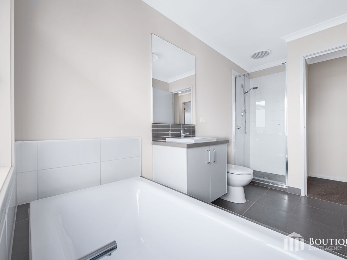 22 Rosina Drive, Officer