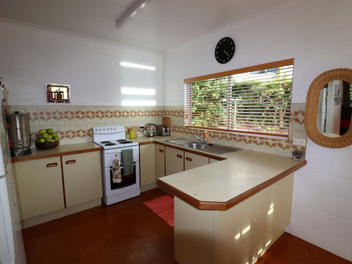 18 DANBULLA CRESCENT, Atherton