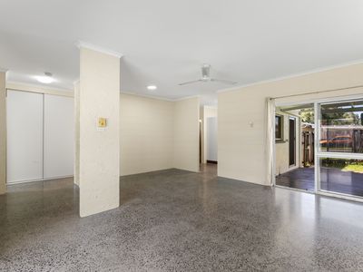 25 Hollywood Boulevard, White Rock