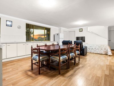 8 Rossiter Way, Winthrop