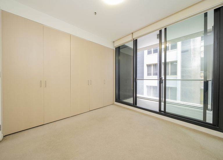 605 / 70 Queens Road, Melbourne