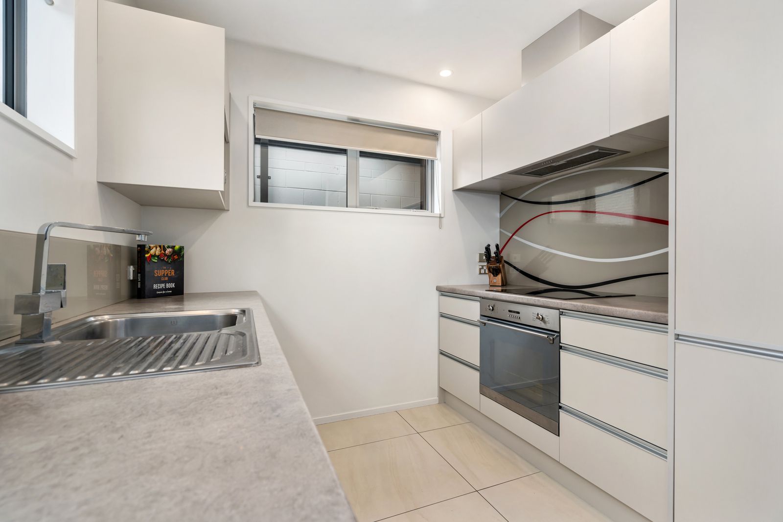 4 / 16 Hamill Road