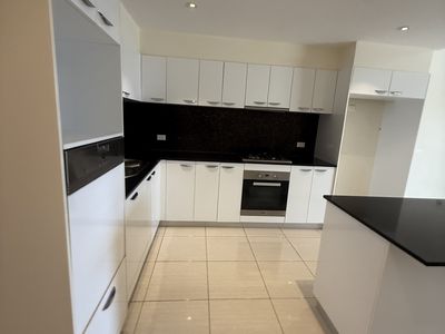 305 / 12 salonika, Parap