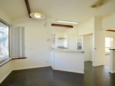 19 Forest Lake Drive, Thornlie
