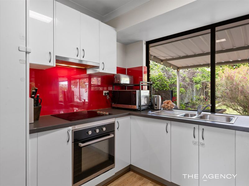 2 Little Rush Close, South Lake